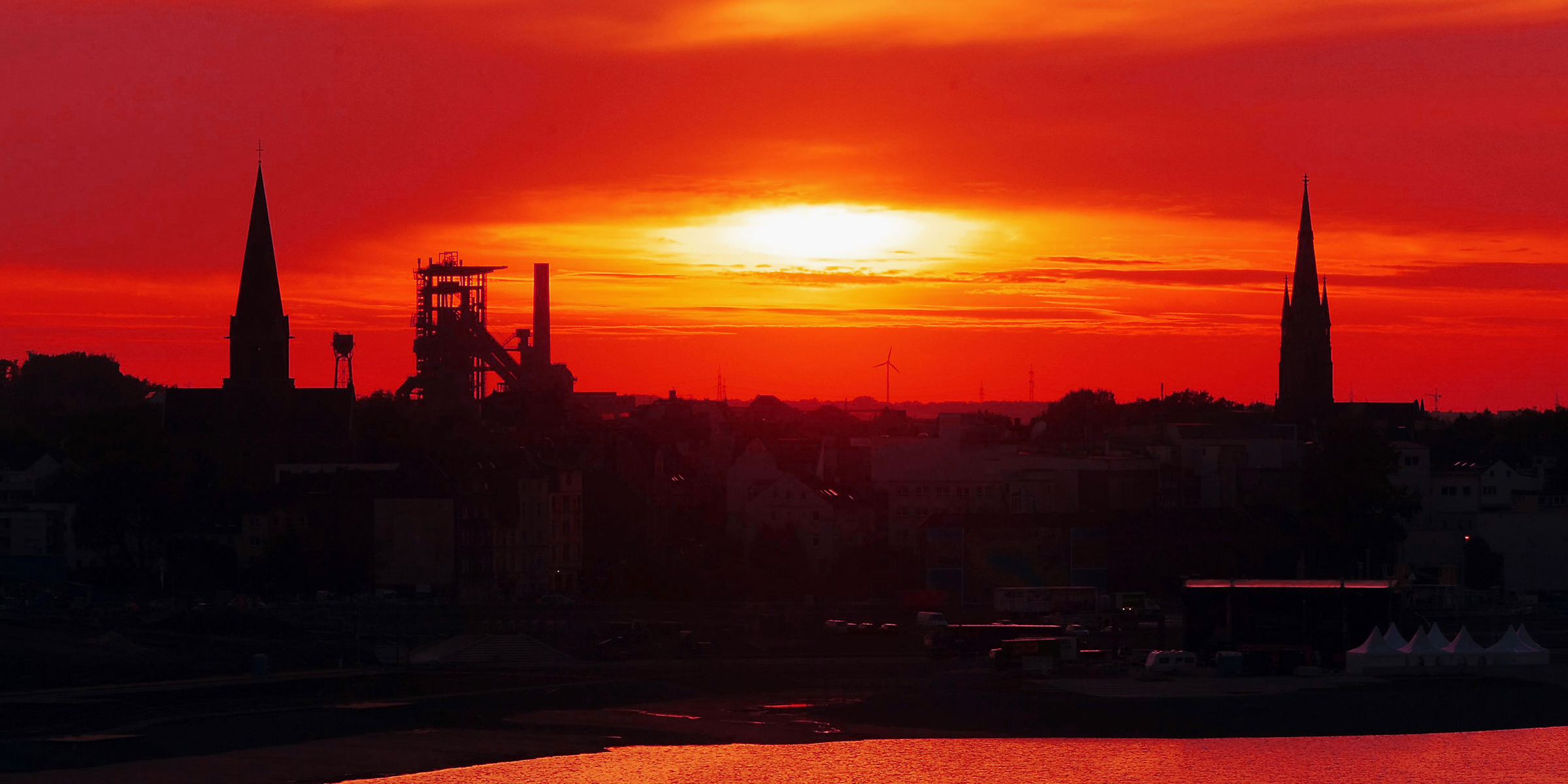 Panoramabild mit Sonnenuntergang über Dortmund.