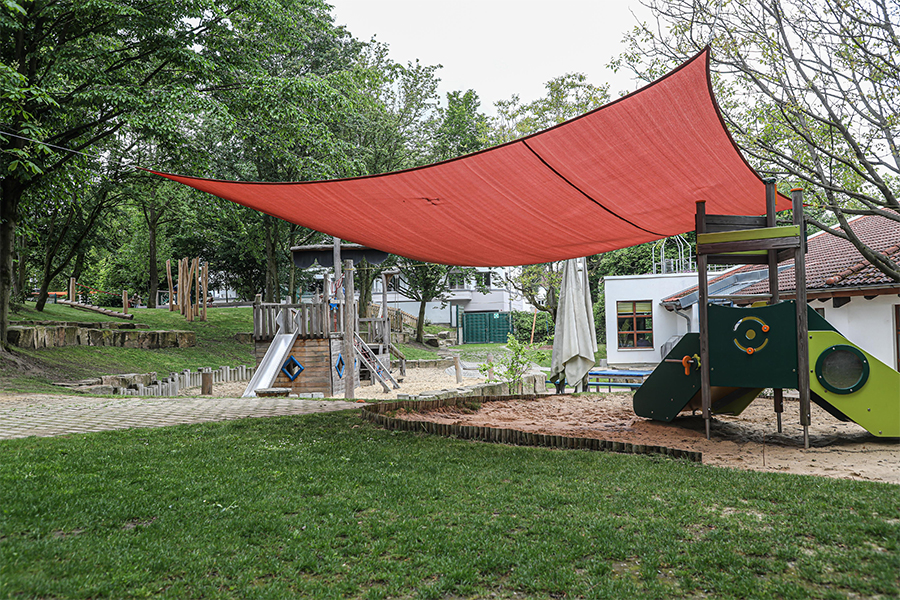 Foto der Spielplatz-Anlage der AWO-Kita.